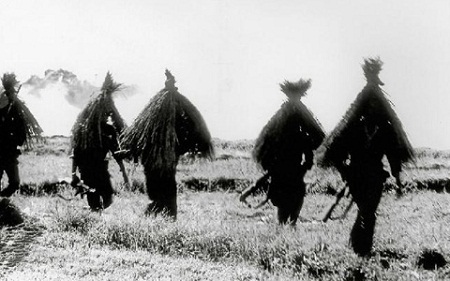 Một chiếc máy bay Hoa Kỳ bị bắn hạ tại tỉnh Vĩnh Phúc (ảnh: Mai Nam 4/9/1966)