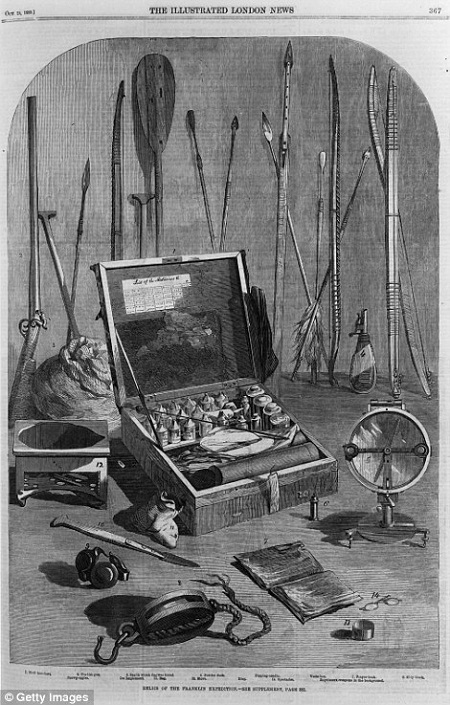 Một số thiết bị và dụng cụ mà các thủy thủ mang theo trong chuyến hành trình.