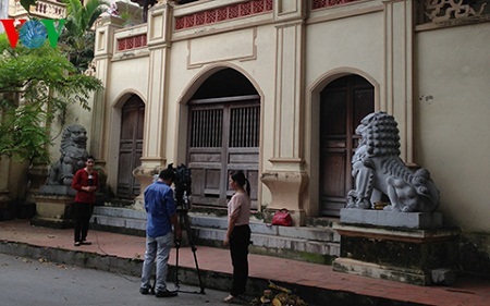 Đã "bứng" hết sư tử đá kiểu Trung Quốc ở các di tích bị thanh tra - 5 Cặp sư tử cỡ lớn này đã không còn nhe nanh trước cổng chùa Mộ Lao, Hà Đông, Hà Nội