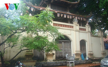 Đã "bứng" hết sư tử đá kiểu Trung Quốc ở các di tích bị thanh tra - 1 Cổng chùa Mộ Lao, Hà Nội đã không còn bóng dáng sư tử đá kiểu Trung Quốc cỡ lớn