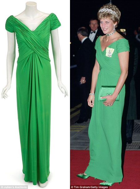 Đấu giá hàng loạt váy của công nương Diana
