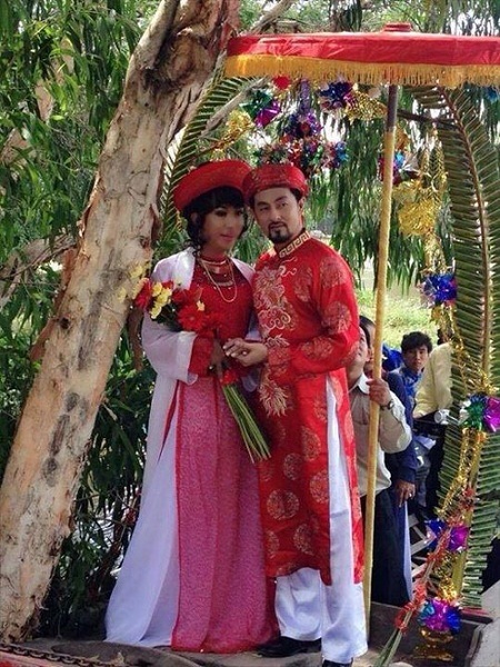 “Ngộ độc" với những chiêu PR sản phẩm văn hóa - 2 Từ “đồng tính” đến tình… một đống