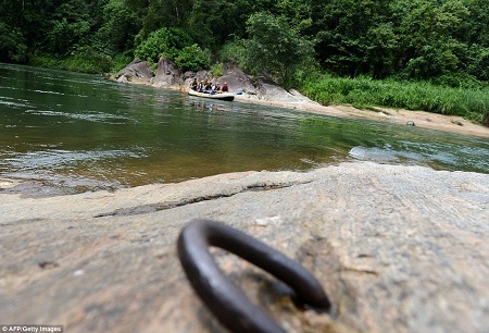 Du khách tìm đến đây được tận hưởng những môn thể thao dưới nước thú vị.