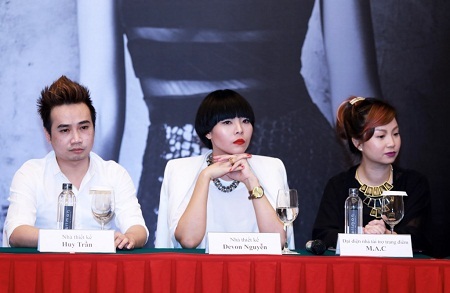 Diễn viên múa Linh Nga xuất hiện tại buổi họp báo