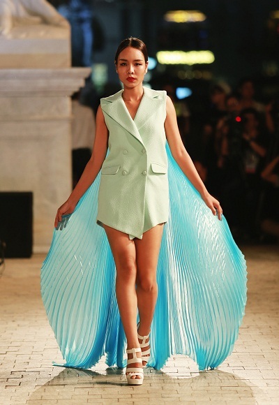 Xem thêm hình ảnh show diễn “Cuộc sống tại các siêu đô thị” - 22 Tin: