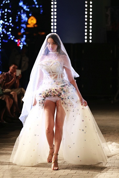 Xem thêm hình ảnh show diễn “Cuộc sống tại các siêu đô thị” - 26 Tin: