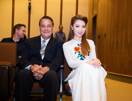 Người đẹp gốc Việt Jennifer Chung được vinh danh trên đất Mỹ - 4 Tin: