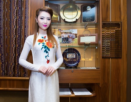 Người đẹp gốc Việt Jennifer Chung được vinh danh trên đất Mỹ - 7 Tin: