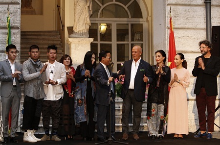 Hình ảnh cập nhật: Hội đồng thời trang Ý - Việt ra mắt tại Rome