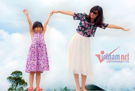 Lê Bình và con gái.