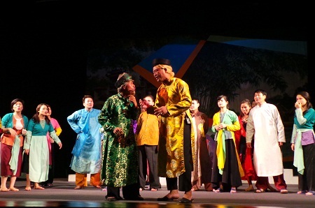 Một cảnh trong chương trình hài kịch “Ao làng”