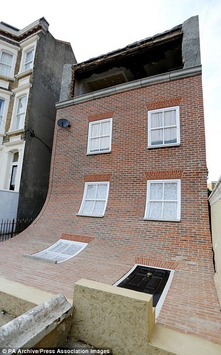 Công trình giống như một màn ảo thuật của kiến trúc.