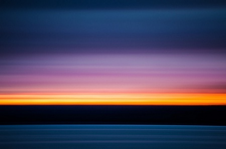 Một bức ảnh “trừu tượng” chụp cảnh mặt trời lặn.