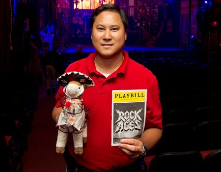 Người đàn ông chi ra 25.000 đô la để xem một vở kịch… 500 lần - 1 Người đàn ông chi ra 25.000 đô la để xem một vở kịch… 500 lần