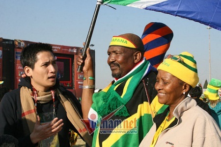 BTV Quốc Khánh tác nghiệp tại một sự kiện thể thao ở nước ngoài.