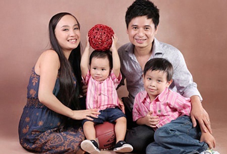 “Sống chung với tật xấu của chồng cũng là nghệ thuật hôn nhân” - 1 Gia đình hạnh phúc của “Thị Màu” làng chèo.