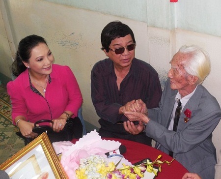 NSND Viễn Châu được nhà nước vinh danh - 3 NSƯT Kim Tử Long ca bài