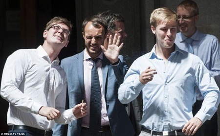 Những khi trời nắng, việc nhìn lên tòa nhà không khác gì đang nhìn… mặt trời.