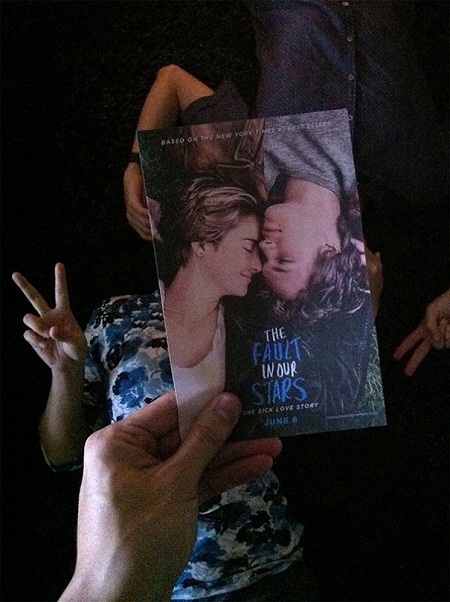 Biến tấu hài hước với poster phim - 10 The Fault in Our Stars (Lỗi tại duyên số - 2014)