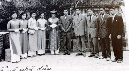 Người Hà Nội trước giải phóng "ăn diện" thế nào? - 7 Trang phục của nam giới Hà thành trong đám cưới năm 1954