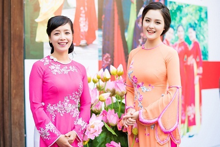 Á hậu Hoàng Anh rạng rỡ bên nữ diễn viên Chiều Xuân đằm thắm - 4 Tin: