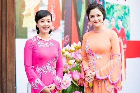 Á hậu Hoàng Anh rạng rỡ bên nữ diễn viên Chiều Xuân đằm thắm - 5 Tin: