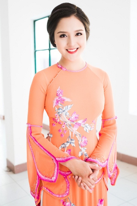 Á hậu Hoàng Anh rạng rỡ bên nữ diễn viên Chiều Xuân đằm thắm - 14 Tin: