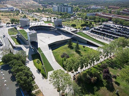 5 điểm đến du học cực lý tưởng cho người "nghiện" môn thể thao vua - 8 Universidad Autónoma de Madrid là đại học hàng đầu ở Tây Ban Nha.