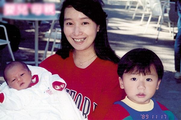 Bí quyết "10 không" trong nuôi dạy con của bà mẹ có 3 con đỗ ĐH Stanford danh giá - 3 Không nặng nề vật chất trong phần thưởng của con là bí quyết giúp trẻ hình thành ý thức tốt từ bé.