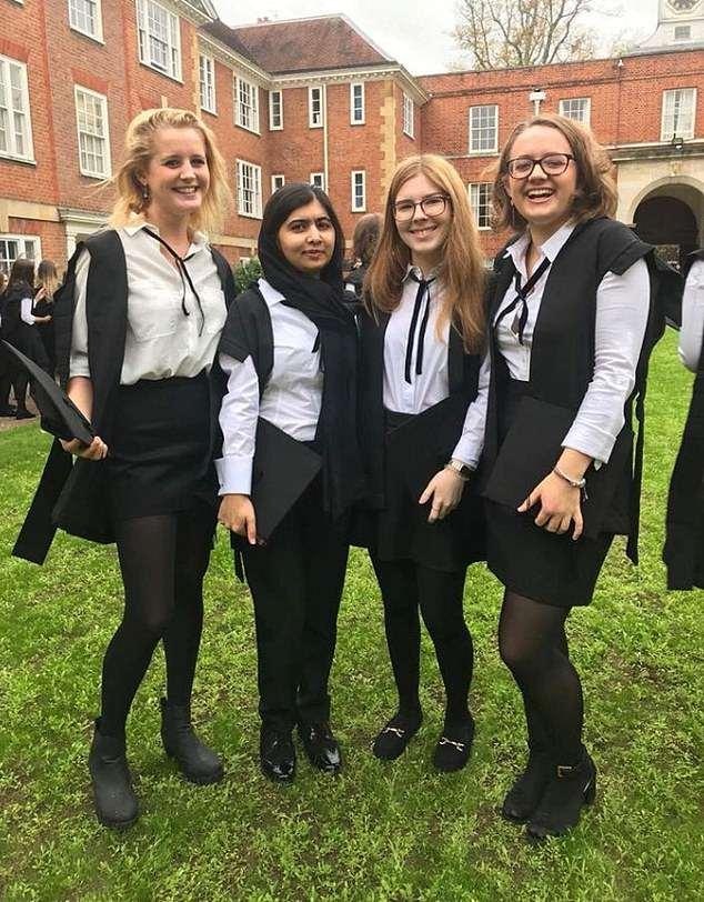 Người trẻ nhất đạt giải Nobel Hòa Bình kể về đời sinh viên tại Đại học Oxford - 2 Malala Yousafzai cùng những người bạn tại trường đại học.