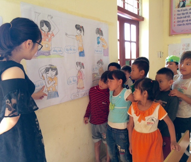 “Đàn con đặc biệt” của cô giáo Hà thành ở miền sơn cước - 2 Đàn con nhỏ đặc biệt của cô giáo Dương Liên chính là những học trò khuyết tật tại Trung tâm Bảo trợ xã hội tỉnh Lai Châu.