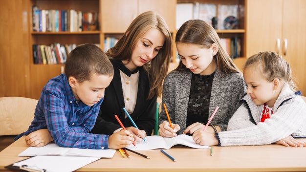 Nga: Dạy trẻ mẫu giáo học nhiều ngoại ngữ cùng một lúc - 1 Trẻ em Nga được học nhiều ngoại ngữ từ bé cùng lúc từ bé (Ảnh minh họa: Freepik).