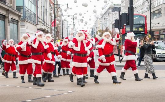 Ngôi trường đào tạo… ông già Noel tại Anh - Ảnh 4. Ngôi trường đào tạo… ông già Noel tại Anh - Ảnh 4.