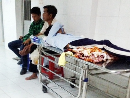 Ông Nghiệp đang nằm điều trị tại bệnh viện.