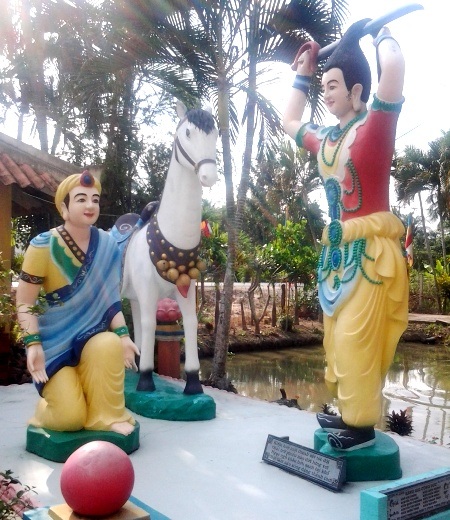 Một số cụm tượng nhà Phật tại chùa Già Lam Cổ Tự. (Ảnh: Huỳnh Hải)