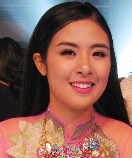 Cận cảnh vẻ xinh tươi của Hoa hậu Đặng Thị Ngọc Hân...