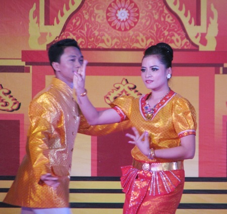 Các điệu múa Khmer đặc sắc.