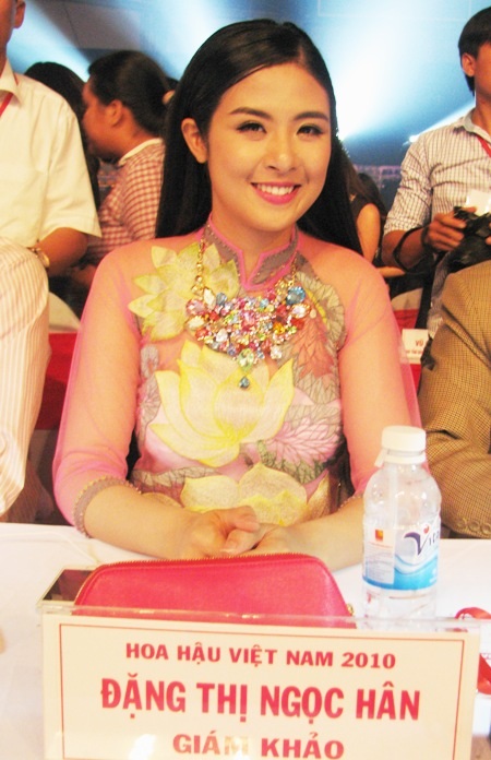 Hoa hậu Việt Nam Ngọc Hân và Thu Thảo xinh tươi ở Bạc Liêu