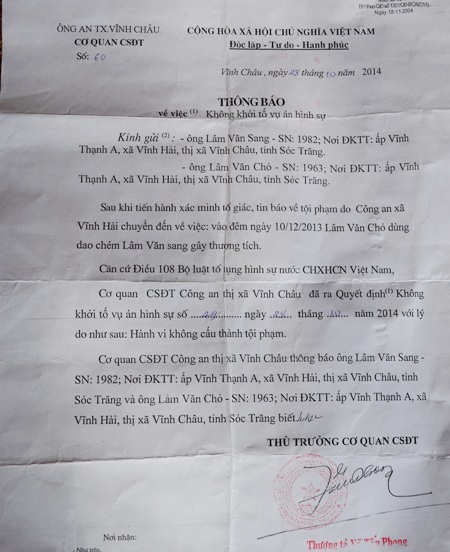 Anh Lâm Văn Sang với bàn tay chị chém gây thương tật.