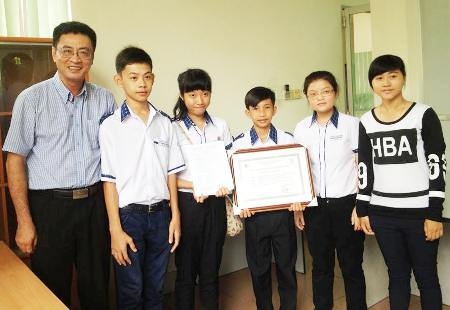 Học sinh Trường An Lạc Thôn tiếp tục được vinh danh - 2 Nhóm học sinh Trường THPT An Lạc Thôn đạt giải.
