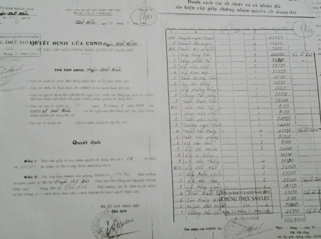 Cà Mau: Thẩm phán bị tố “bẻ kèo” trong phiên tòa xử tranh chấp đất? - 2 Ông Gon chỉ phần đất tranh chấp với gia đình ông Lù - bà Mới.