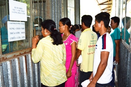 Bếp ăn từ thiện phục người nhà và bệnh nhân.