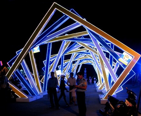 TP Cà Mau rực rỡ đón xuân về.