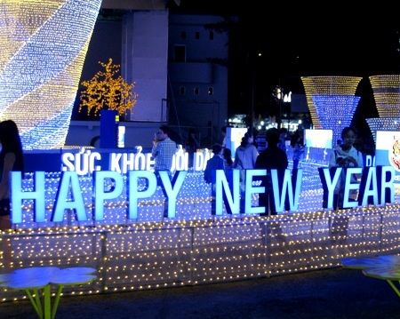 TP Cà Mau rực rỡ đón xuân về.