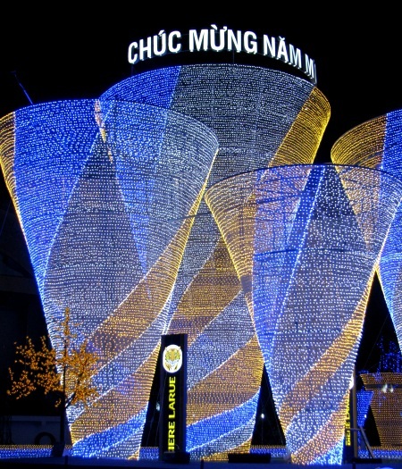 TP Cà Mau rực rỡ đón xuân về.