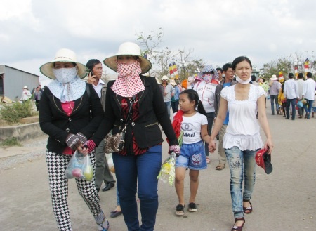 Đội nắng đi vía Bà cầu may.