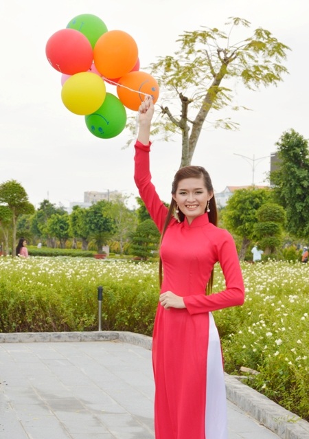 Nữ sinh miền Tây xinh đẹp gửi lời chúc ngày đầu năm - 4 Huỳnh Hồng Khai từng lọt vào chung kết Hoa hậu Việt Nam 2014.