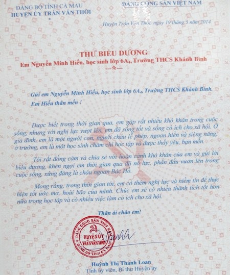 Thư của Bí thư Huyện ủy khen tặng cậu học trò đầy nghị lực.