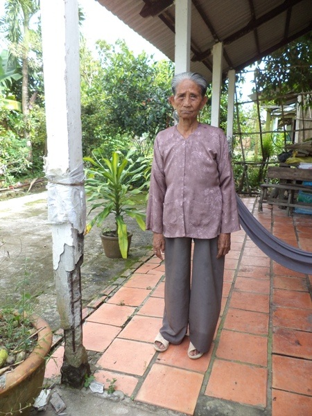 Vụ “Vợ liệt sĩ mòn mỏi chờ nhà tình nghĩa”: Chính quyền đề nghị bà Mỳ nhận hỗ trợ 20 triệu đồng - 1 Bà Mỳ đang mong chờ một căn nhà tình nghĩa.