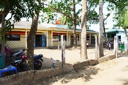 Thầy hiệu trưởng hiến đất xây trường học